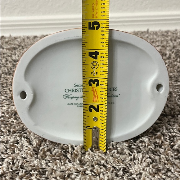 Avon Christmas Memories “Keeping the Christmas Tradition” 1982 - Picture 12 of 12